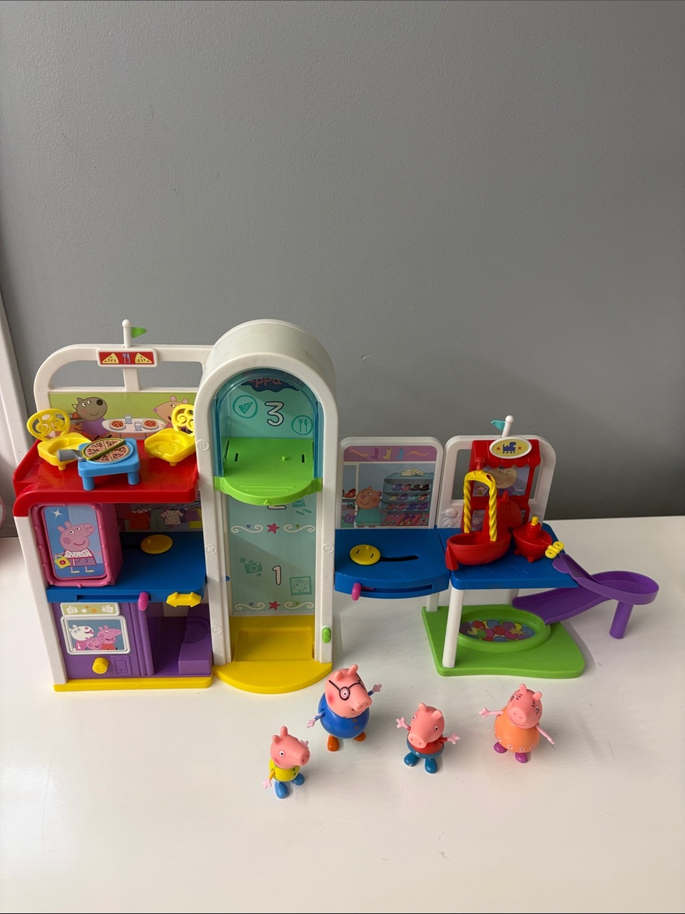 Peppa Pig Multilevel Mall Playset with Pink Red Blue Green Purple Yellow Accents